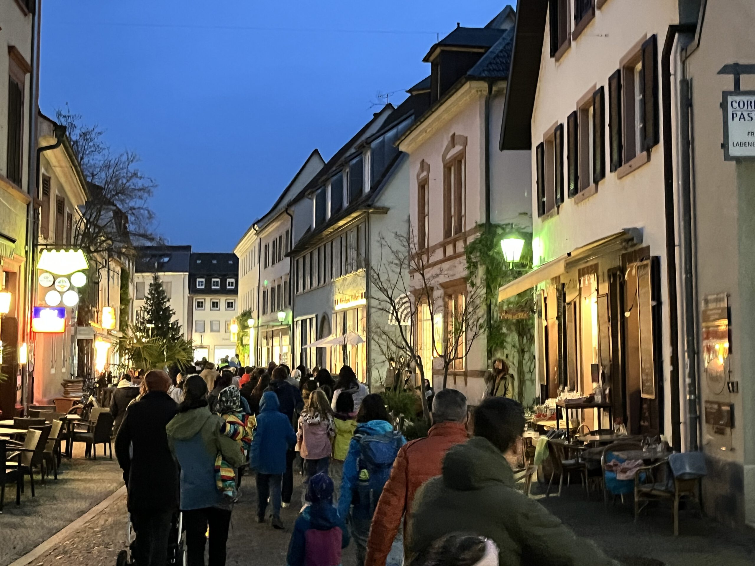 02 – Lichterfest-Umzug-Stadt-b-scaled